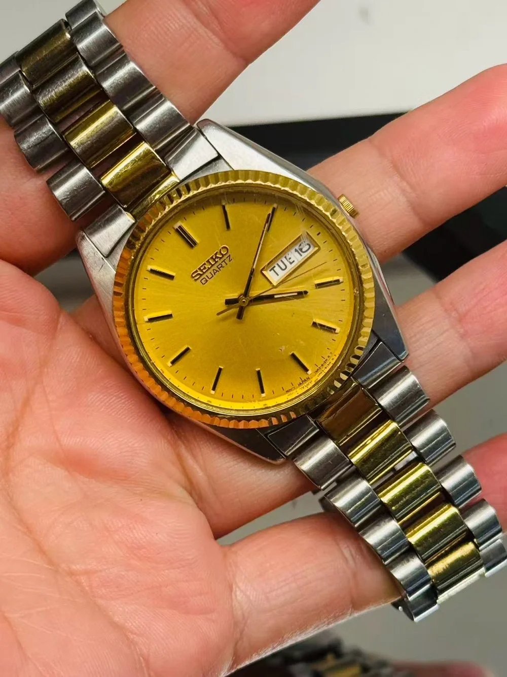 Vintage Seiko Quartz 7N43-8111 Day Date Men’s Watch 34mm New Battery Runs
